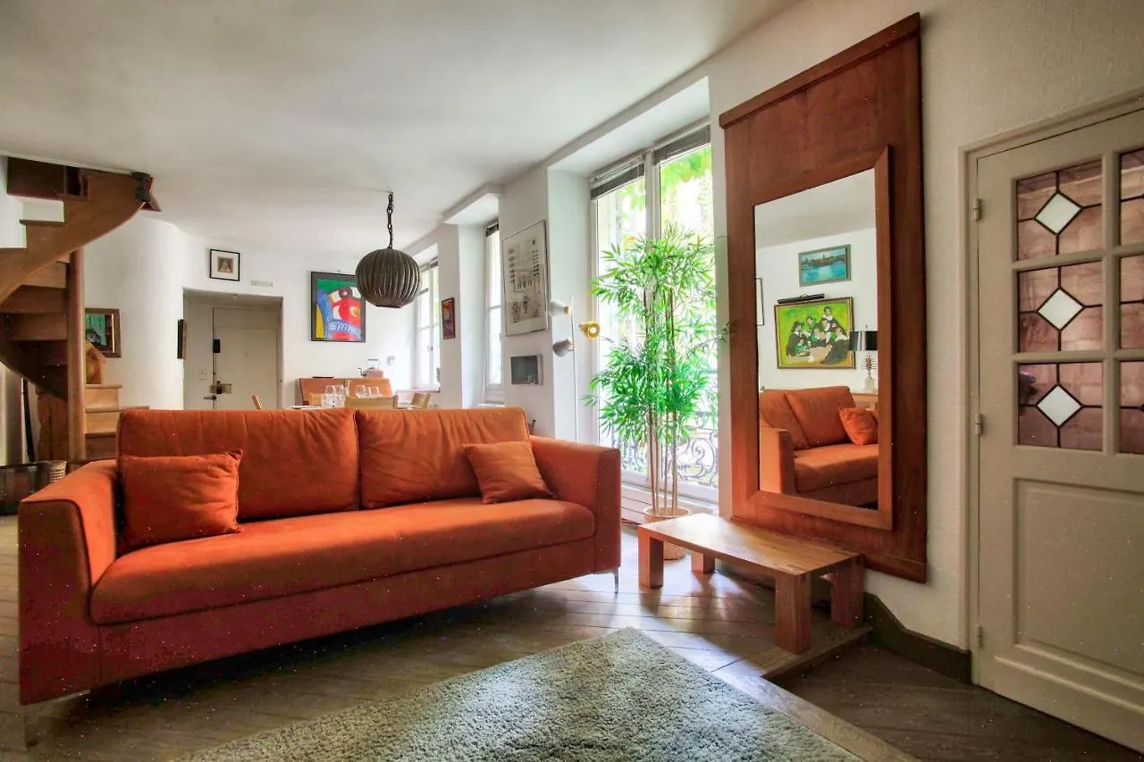 Luxurious 2 Bedrooms Saint Michel Notre Dame Augustins Free Netflix Paris Apartment